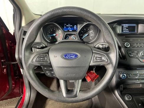 Used 2016 Ford Focus SE w/ SE Power Seat Package FWD image 14