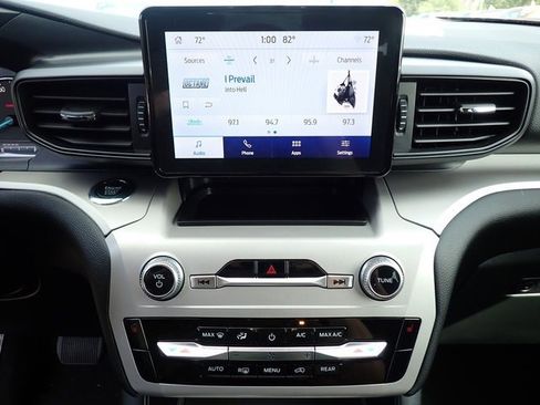 Used 2023 Ford Explorer XLT image 28
