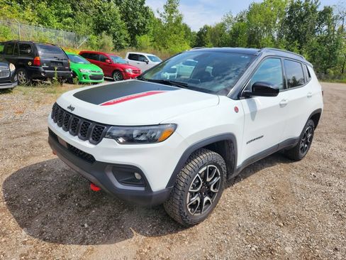 Used 2025 Jeep Compass Trailhawk AWD/4WD image 1