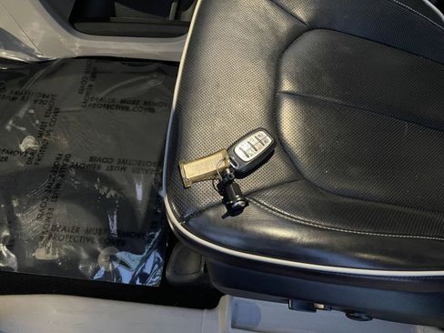 Used 2023 Chrysler Pacifica Limited image 24