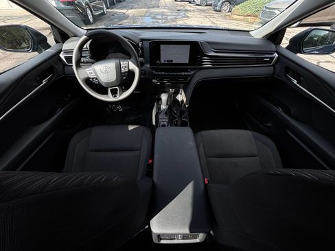 Used 2025 Toyota Camry LE image 37