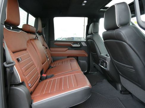 Certified 2025 GMC Sierra 2500 Denali Ultimate AWD/4WD image 16