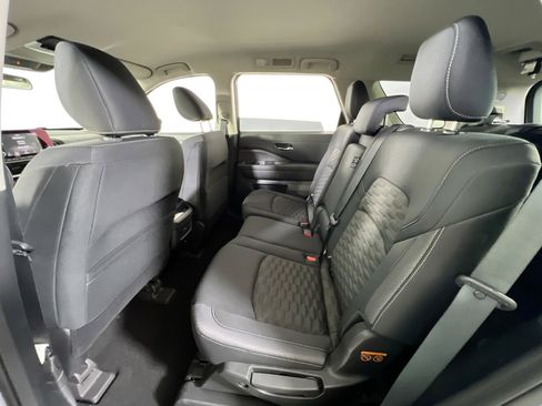 Used 2022 Nissan Pathfinder SV image 21