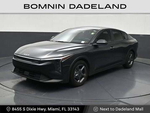 Used 2025 Kia K4 FWD image 1