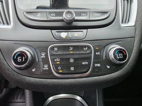 Used 2020 Chevrolet Malibu LT FWD image 25