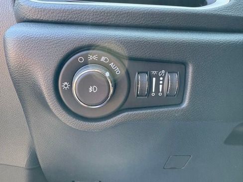 New 2026 Chrysler Pacifica Select AWD/4WD image 12
