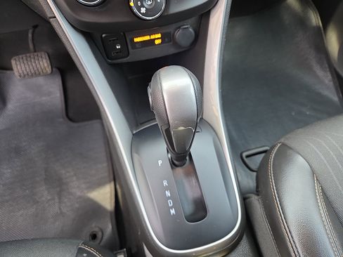 Used 2022 Chevrolet Trax LT w/ LT Convenience Package image 28