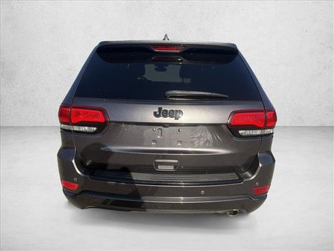 Used 2018 Jeep Grand Cherokee Altitude RWD image 4