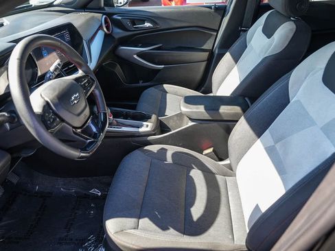 Used 2024 Chevrolet Trax RS image 17