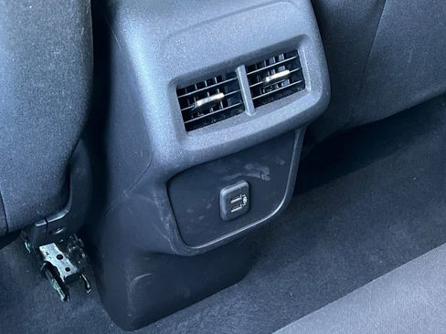 Used 2022 Chevrolet Equinox LS w/ LS Convenience Package image 17