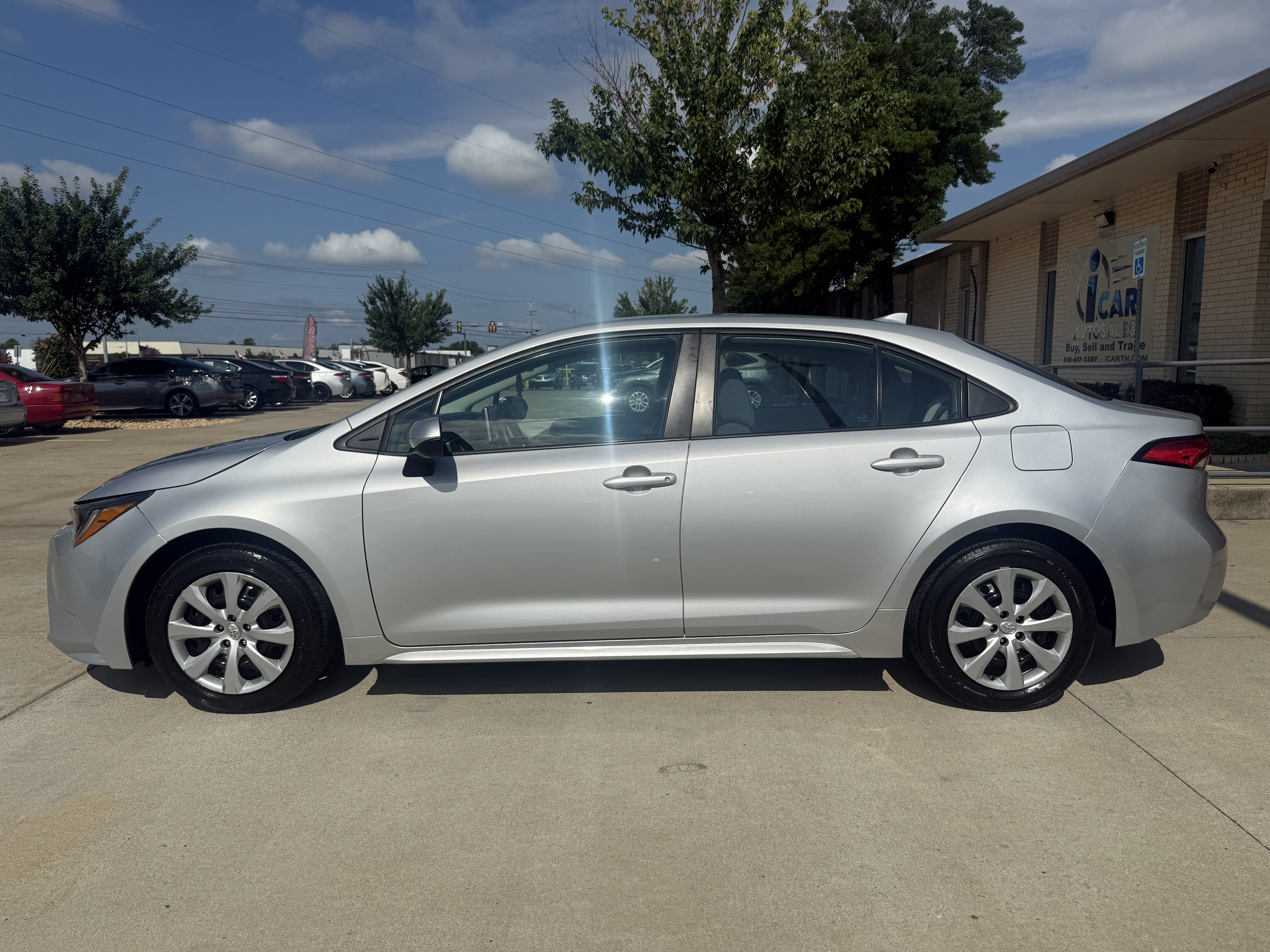Used 2021 Toyota Corolla LE FWD image 4