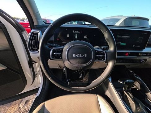 Certified 2024 Kia Sorento S w/ Panoramic Sunroof Package FWD image 8