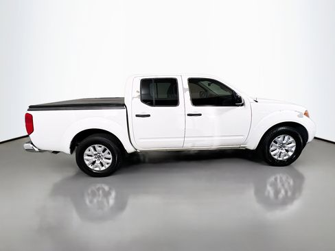 Used 2018 Nissan Frontier SV image 3