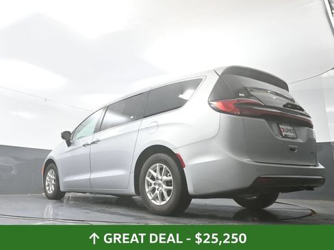 Used 2024 Chrysler Pacifica Touring-L FWD image 55