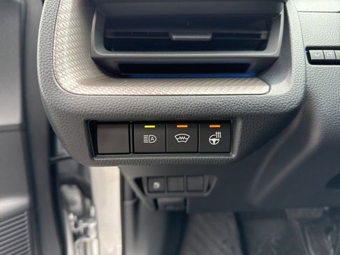 Used 2025 Toyota Prius XLE image 22