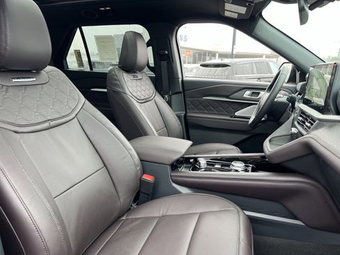 New 2026 Ford Explorer Platinum image 28