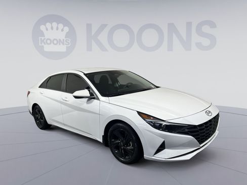 Used 2023 Hyundai Elantra SEL FWD image 2