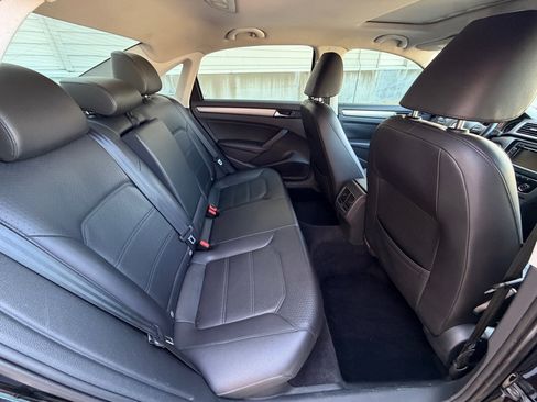 Used 2014 Volkswagen Passat TDI SE FWD image 15