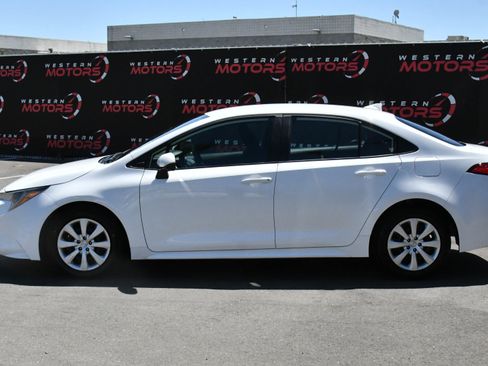 Used 2025 Toyota Corolla LE FWD image 4