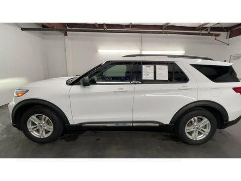 Used 2020 Ford Explorer XLT image 5