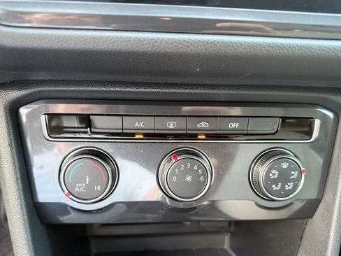 Used 2020 Volkswagen Tiguan S image 17