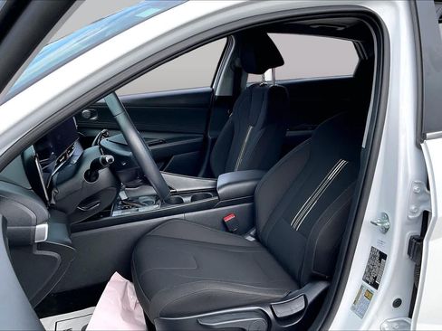 Used 2025 Hyundai Elantra SEL w/ Cargo Package FWD image 8