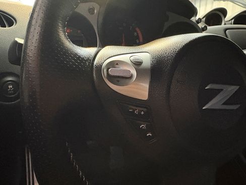Used 2017 Nissan 370Z Coupe RWD image 22