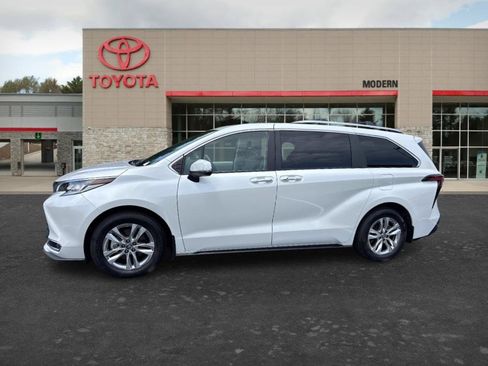 Certified 2024 Toyota Sienna Limited AWD/4WD image 3