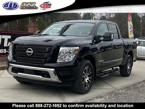 Used 2023 Nissan Titan SV w/ SV Convenience Package image 3