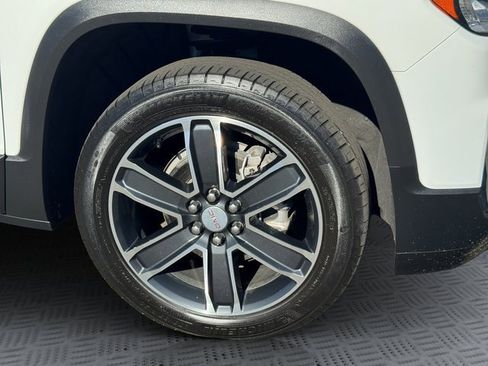 Used 2023 GMC Acadia SLT w/ Technology Package image 28