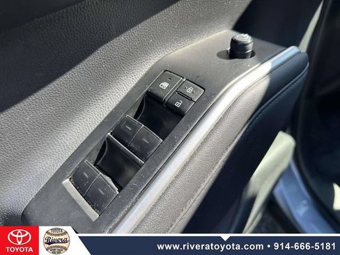 Used 2023 Toyota Highlander XLE AWD/4WD image 23