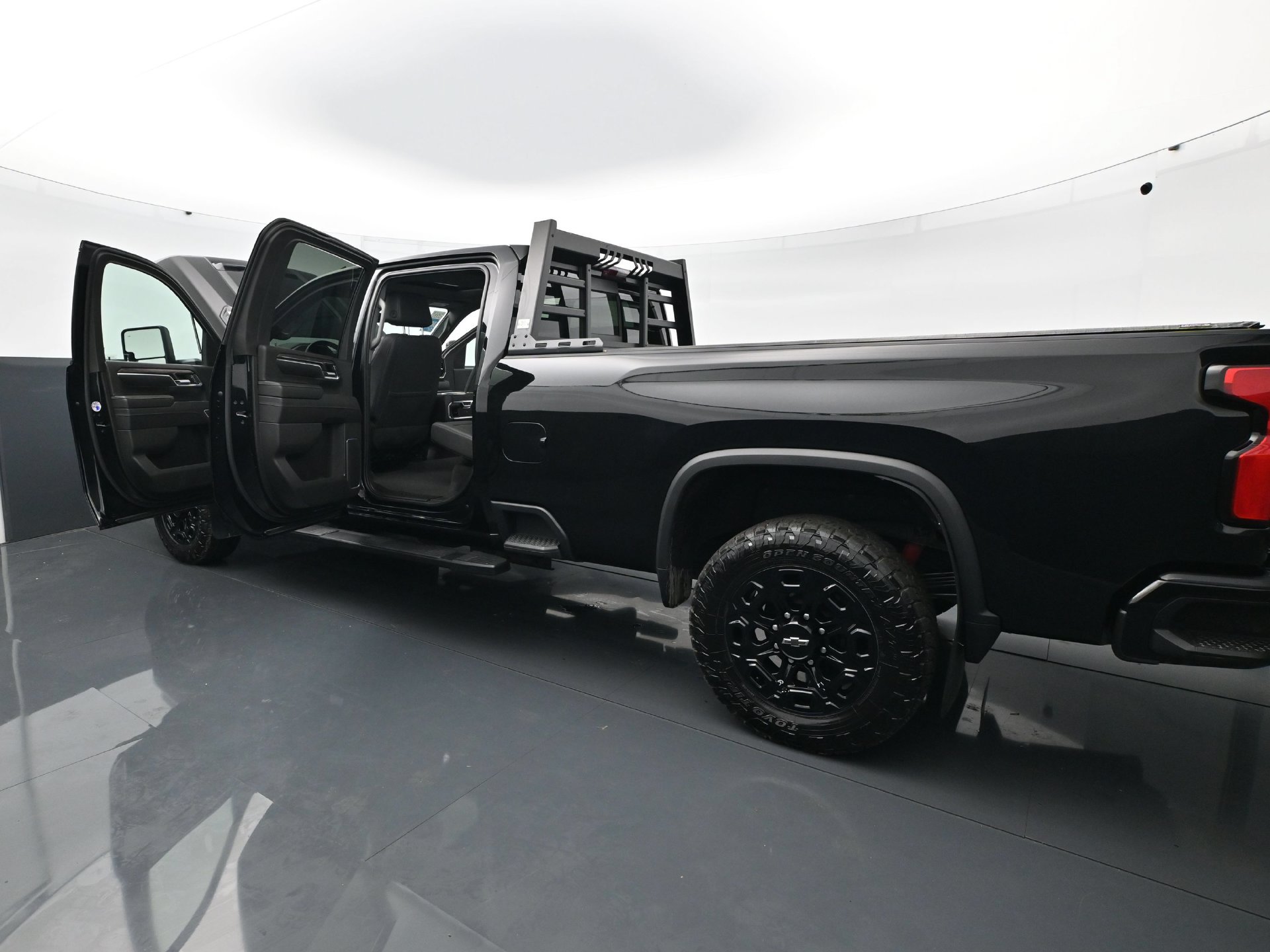Used 2024 Chevrolet Silverado 2500 LTZ w/ LTZ Plus Package AWD/4WD image 32