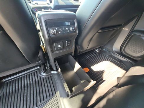 Used 2017 GMC Acadia SLT AWD/4WD image 28