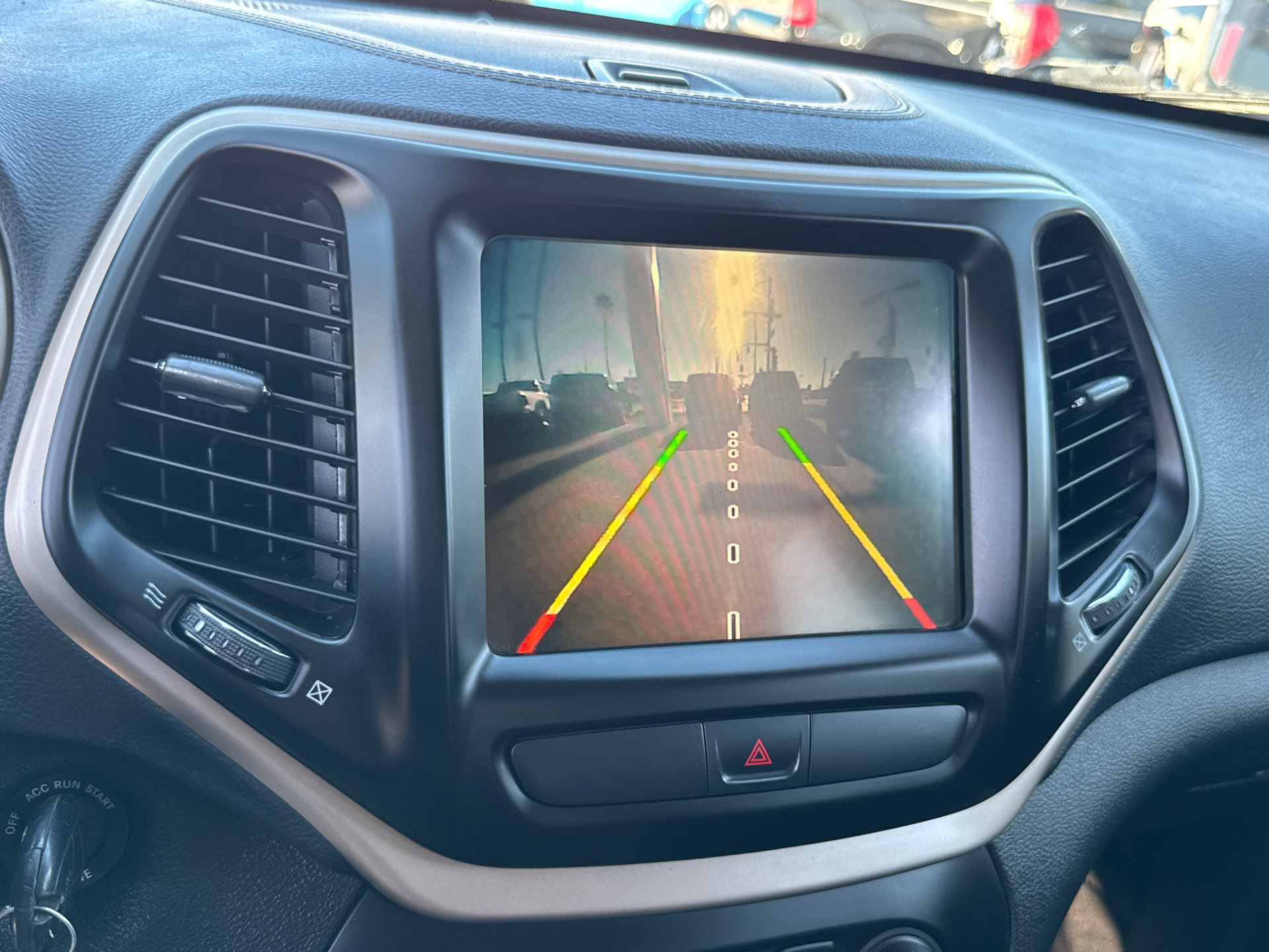 Used 2017 Jeep Cherokee Latitude FWD image 22