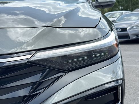 Used 2025 Hyundai Elantra Limited FWD image 9