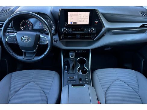 Used 2023 Toyota Highlander LE image 15