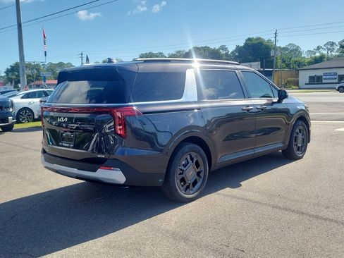 New 2026 Kia Carnival EX FWD image 6