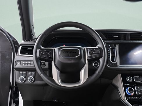 Used 2023 GMC Yukon XL Denali AWD/4WD image 11