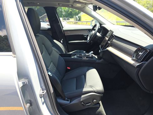 Used 2025 Volvo XC90 B5 Plus AWD/4WD image 30