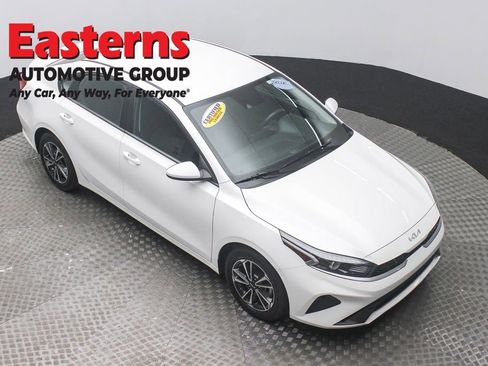 Used 2024 Kia Forte LXS image 3