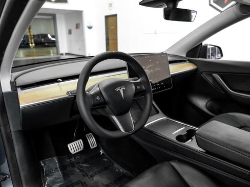 Used 2022 Tesla Model Y Performance AWD/4WD image 3