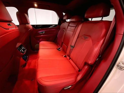 Used 2022 Bentley Bentayga AWD/4WD image 27