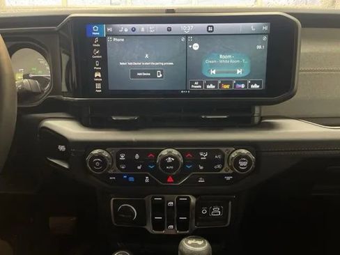 Used 2024 Jeep Wrangler Unlimited Sahara image 18