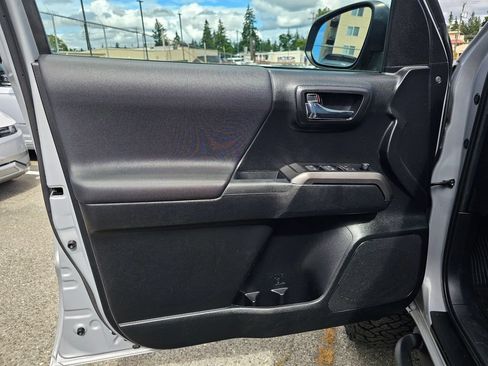 Used 2021 Toyota Tacoma TRD Off-Road AWD/4WD image 21