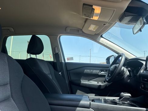 Certified 2025 Nissan Rogue SV FWD image 25