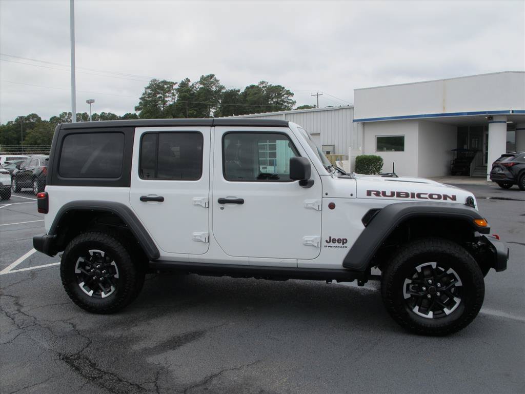 Used 2025 Jeep Wrangler Unlimited Rubicon AWD/4WD image 2
