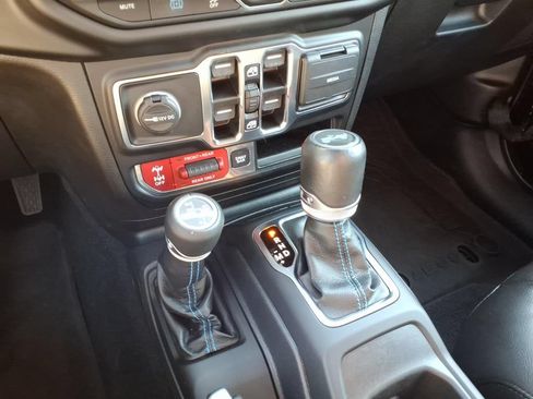Used 2022 Jeep Wrangler Unlimited Rubicon 4xe w/ Cold Weather Group AWD/4WD image 15