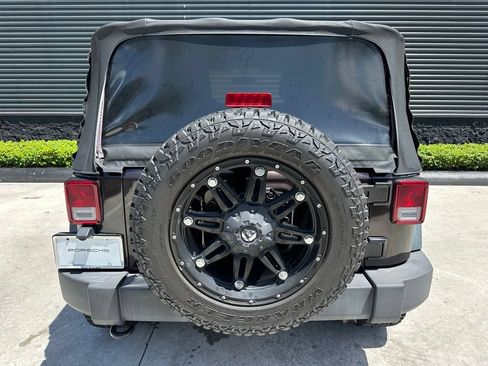 Used 2013 Jeep Wrangler Sport AWD/4WD image 13