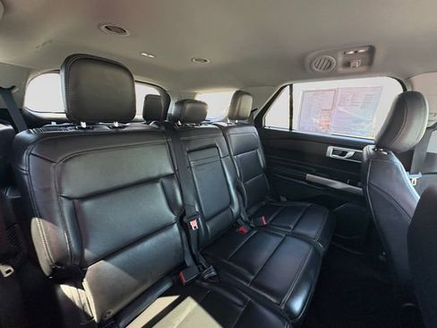 Used 2023 Ford Explorer XLT w/ Equipment Group 202A RWD image 30