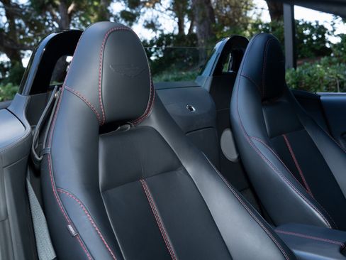 Used 2023 Aston Martin V8 Vantage Roadster image 19